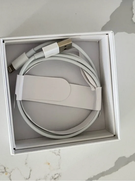 Apple White Wireless Earbuds with Charging Case